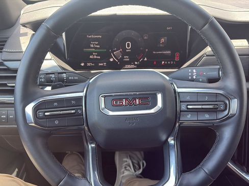 Used 2025 GMC Acadia Elevation AWD/4WD image 12