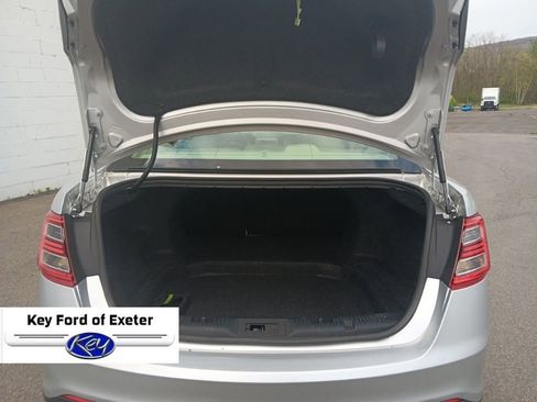 Used 2016 Ford Taurus SE FWD image 13