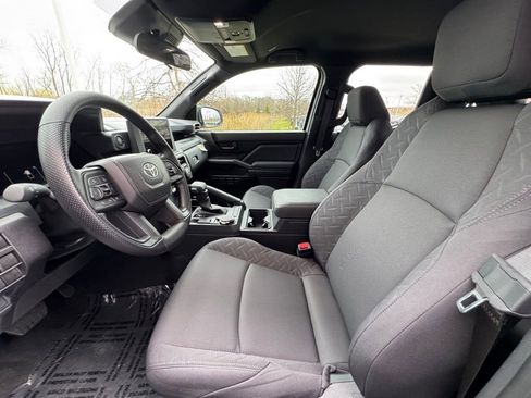 Used 2025 Toyota Tacoma SR AWD/4WD image 19