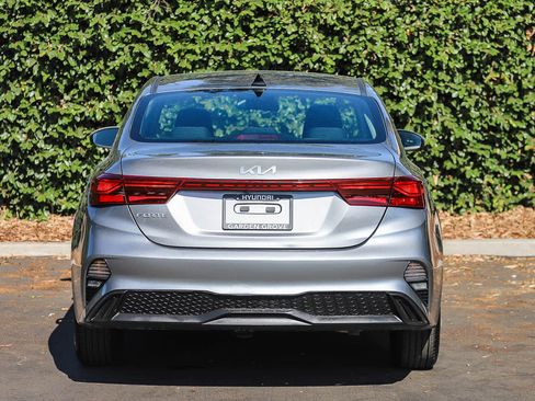 Used 2023 Kia Forte LXS FWD image 6