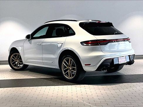 Used 2025 Porsche Macan image 3