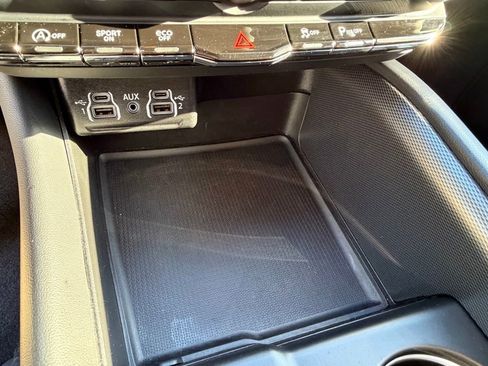 Certified 2025 Dodge Durango GT image 27