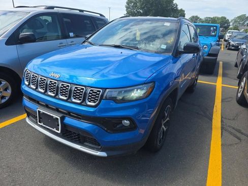 Used 2025 Jeep Compass Limited AWD/4WD image 3