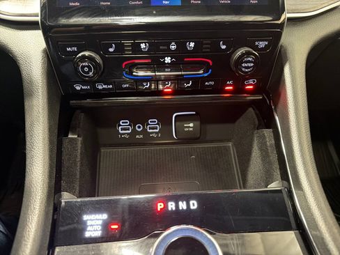 Used 2022 Jeep Grand Cherokee Limited w/ Luxury Tech Group II AWD/4WD image 7