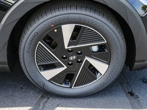 New 2025 Hyundai Ioniq 5 SE image 12