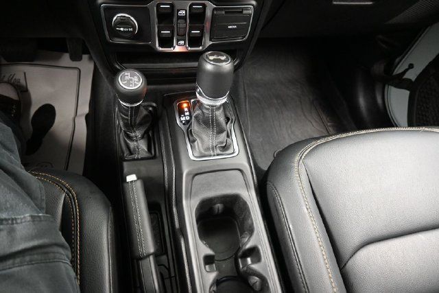 Used 2024 Jeep Wrangler Unlimited Sahara w/ Technology Group AWD/4WD image 11