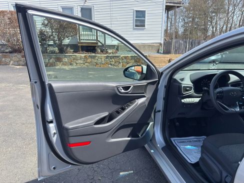 Used 2017 Hyundai Ioniq Blue image 9