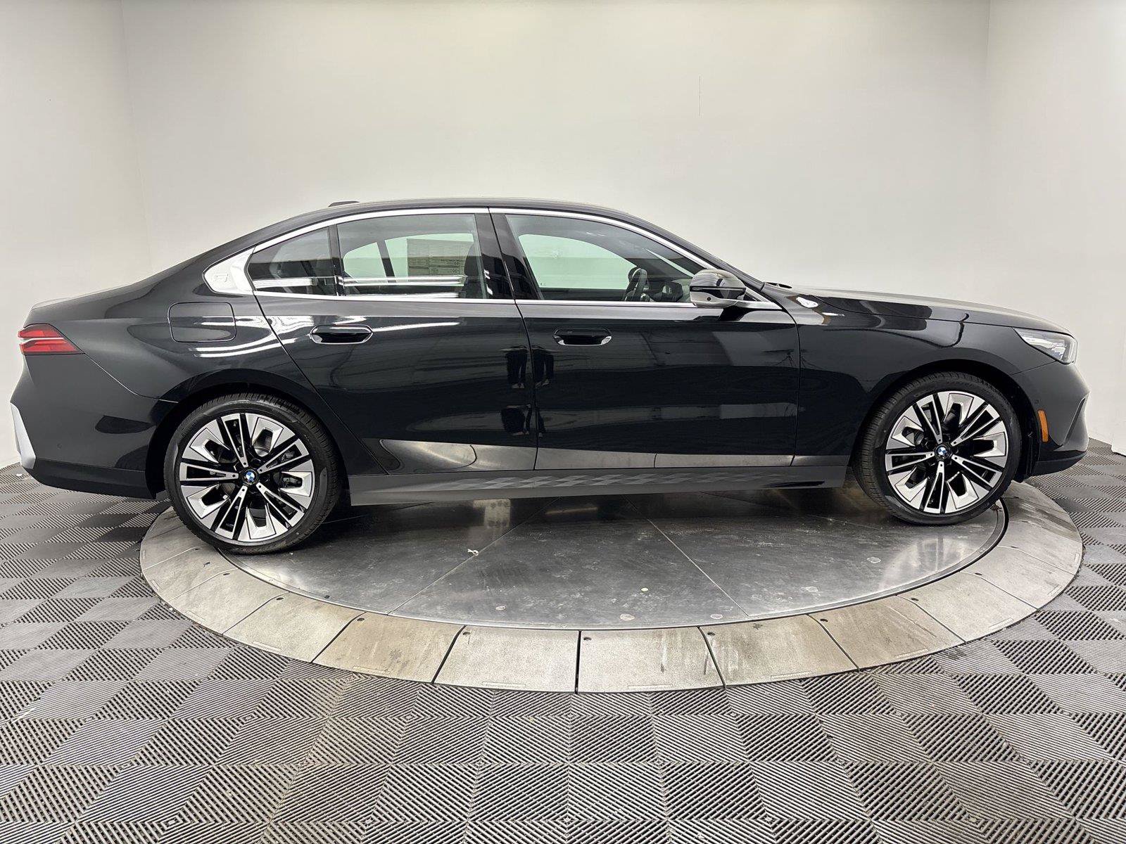 New 2027 BMW 530i xDrive w/ Premium Package AWD/4WD image 17