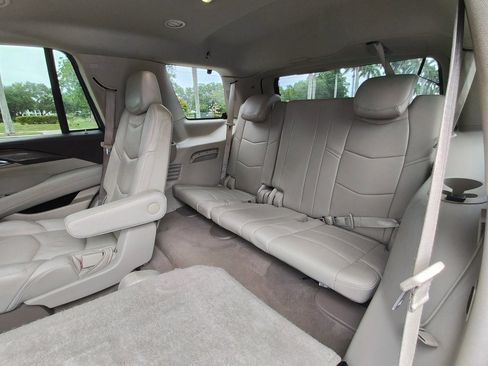Used 2016 Cadillac Escalade Luxury RWD image 26