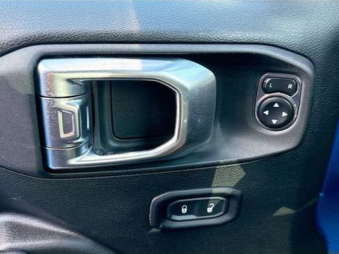 Used 2023 Jeep Wrangler Unlimited w/ Cold Weather Group image 19