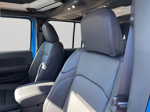 New 2026 Jeep Wrangler Unlimited Sahara AWD/4WD image 32
