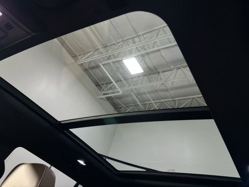 Used 2021 Chevrolet Tahoe Premier w/ Premium Package image 31