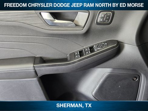 Used 2026 Ford Escape Platinum w/ Premium Technology Package AWD/4WD image 17