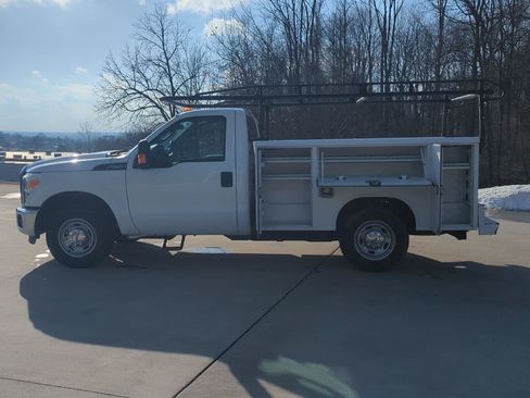Used 2016 Ford F250 XL w/ Power Equipment Group RWD image 2