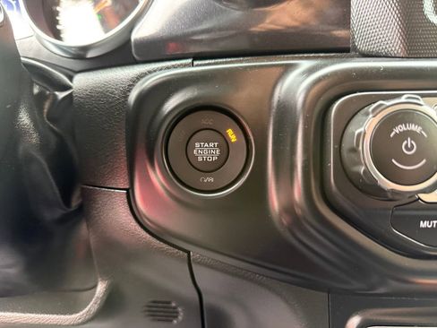 Used 2022 Jeep Gladiator Sport image 21