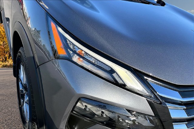 Used 2025 Nissan Rogue S FWD image 30