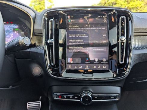 Used 2022 Volvo XC40 P8 Recharge Plus AWD/4WD image 25