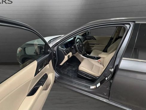 Used 2017 Honda Accord Touring image 21