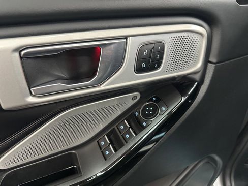 Used 2022 Ford Explorer Platinum w/ Equipment Group 601A image 19