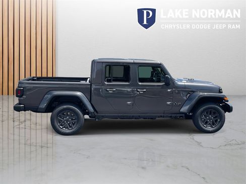 New 2025 Jeep Gladiator Sport image 10