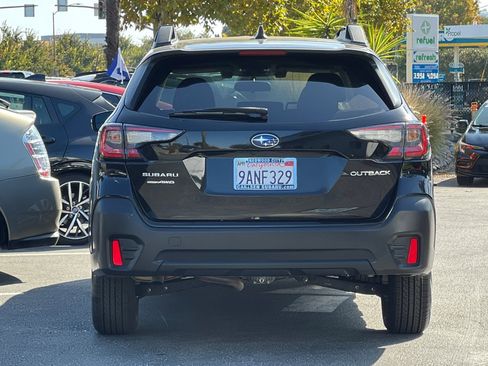 Certified 2022 Subaru Outback Premium image 5