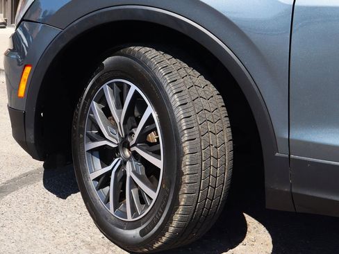 Used 2018 Volkswagen Tiguan SE w/ Panoramic Sunroof Package image 6