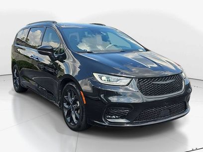 Used 2022 Chrysler Pacifica Touring-L w/ S Appearance Package