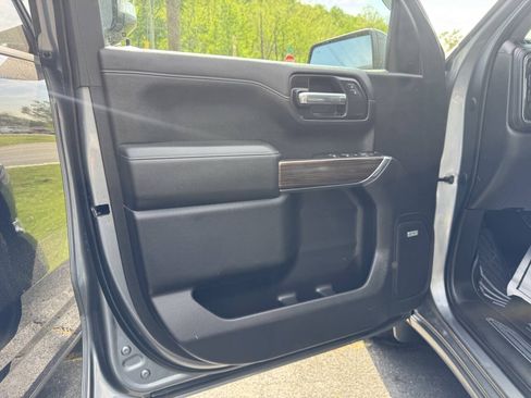 Used 2020 Chevrolet Silverado 1500 RST AWD/4WD image 9