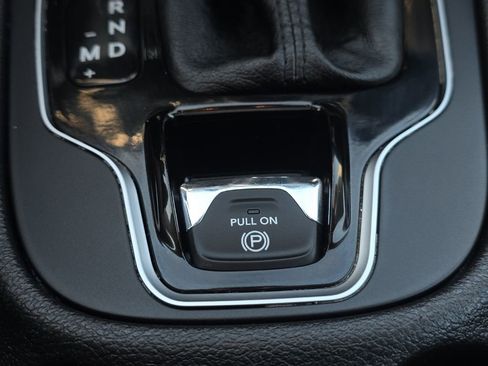 Used 2019 Jeep Cherokee Limited w/ Technology Group AWD/4WD image 28