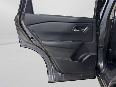 Used 2025 Nissan Rogue SV image 33