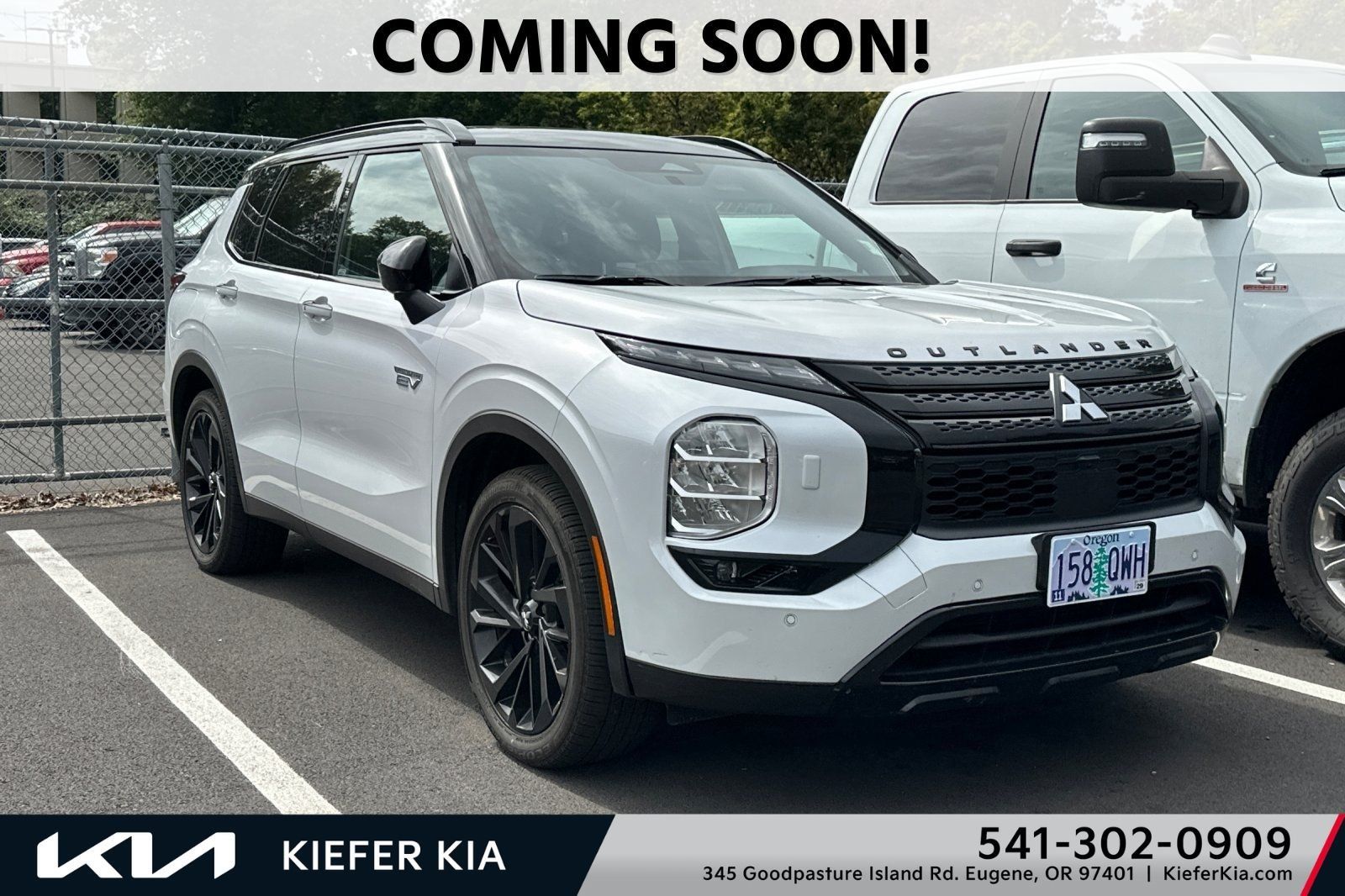 Used 2025 Mitsubishi Outlander 4WD Plug-In Hybrid image 1