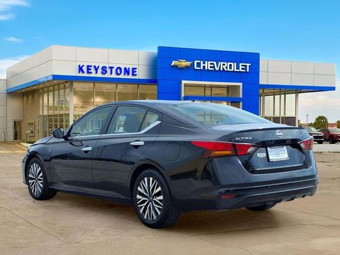 Used 2025 Nissan Altima 2.5 SV FWD image 5