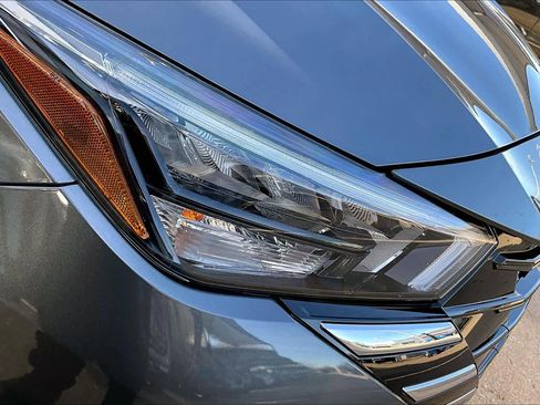 Used 2025 Nissan Versa S w/ Trunk Package image 25