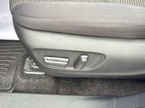 Certified 2024 Toyota Highlander LE FWD image 20