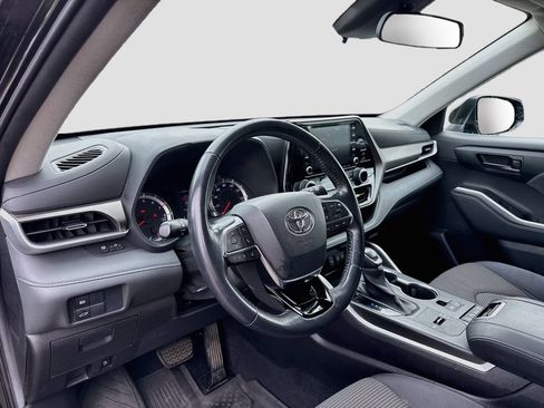 Used 2020 Toyota Highlander LE FWD image 10