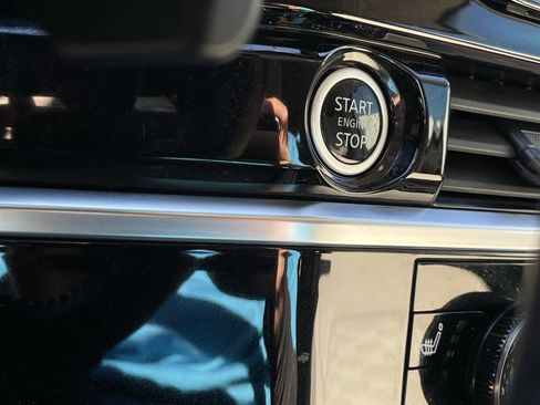 Used 2024 Nissan Pathfinder SV image 16