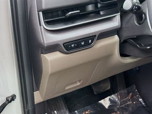 Used 2026 Kia Carnival EX image 10