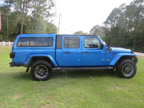 Used 2020 Jeep Gladiator Overland AWD/4WD image 5