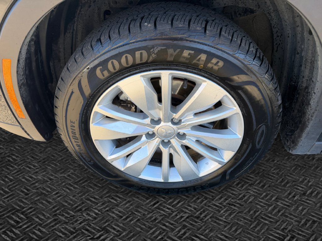 Used 2025 Mitsubishi Outlander ES AWD/4WD image 11