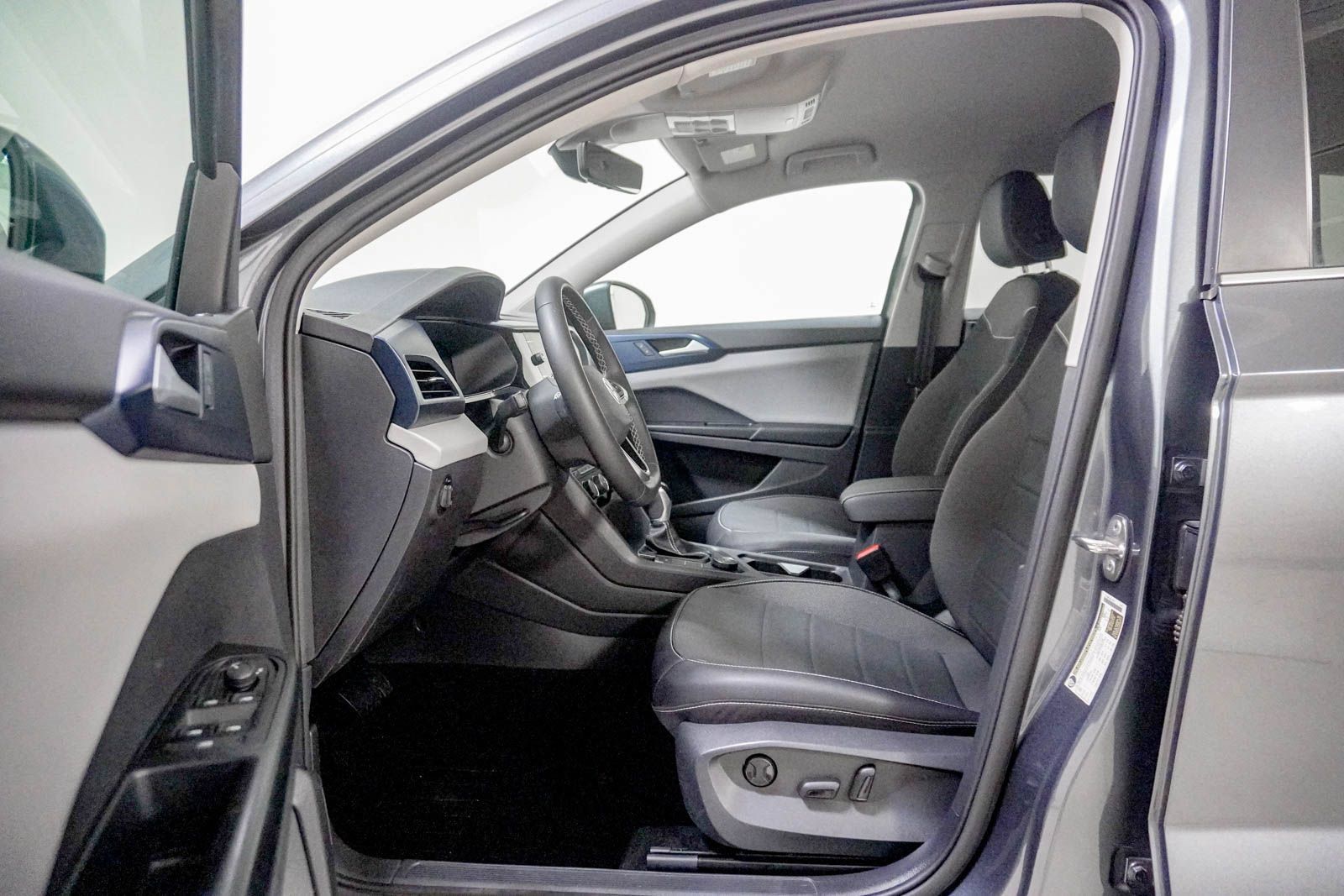 Used 2023 Volkswagen Taos SE AWD/4WD image 18