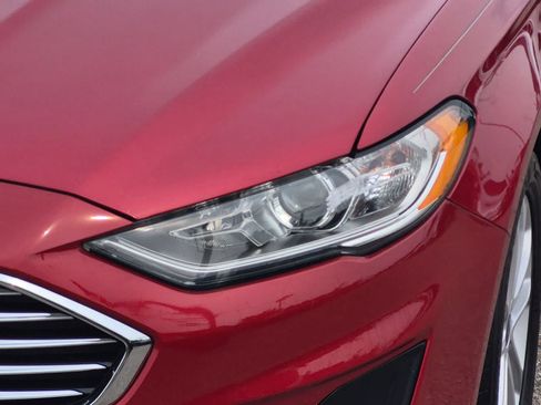 Used 2020 Ford Fusion SE FWD image 11