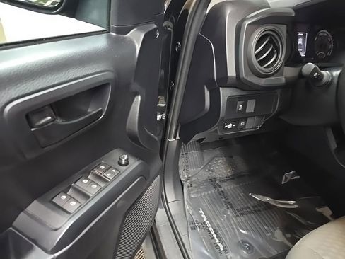 Used 2020 Toyota Tacoma SR image 27