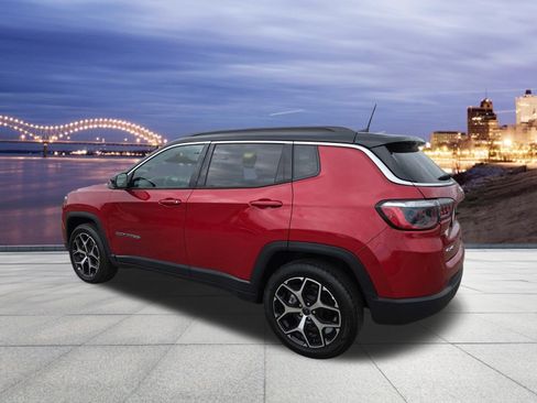 Used 2025 Jeep Compass Limited image 3