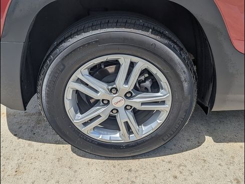 Used 2024 GMC Terrain SLE FWD image 16