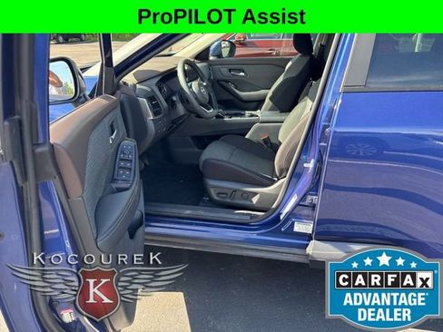 Used 2023 Nissan Rogue SV AWD/4WD image 6