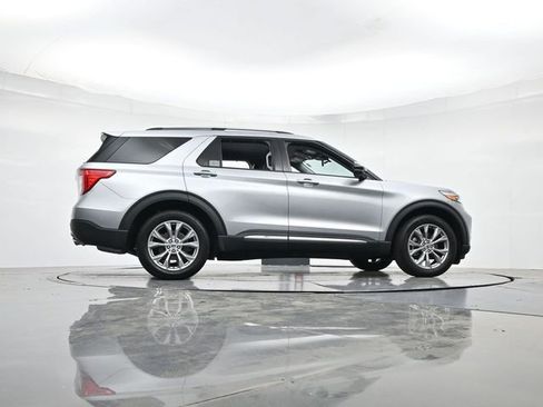 Certified 2023 Ford Explorer Limited w/ Equipment Group 301A AWD/4WD image 37