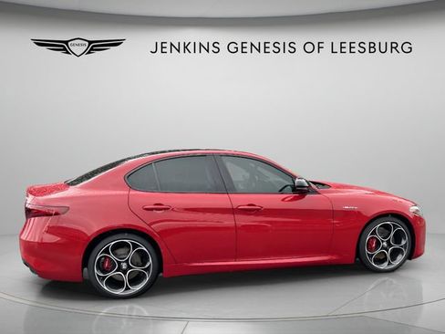Used 2023 Alfa Romeo Giulia Veloce RWD image 4
