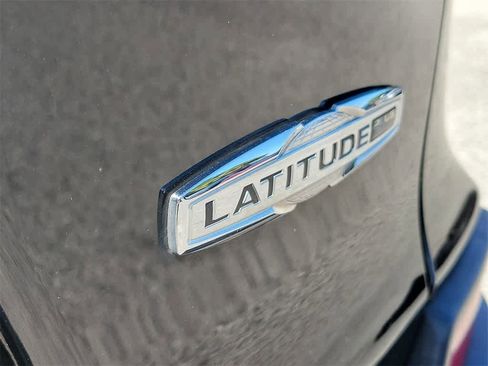 Used 2020 Jeep Cherokee Latitude Plus image 8