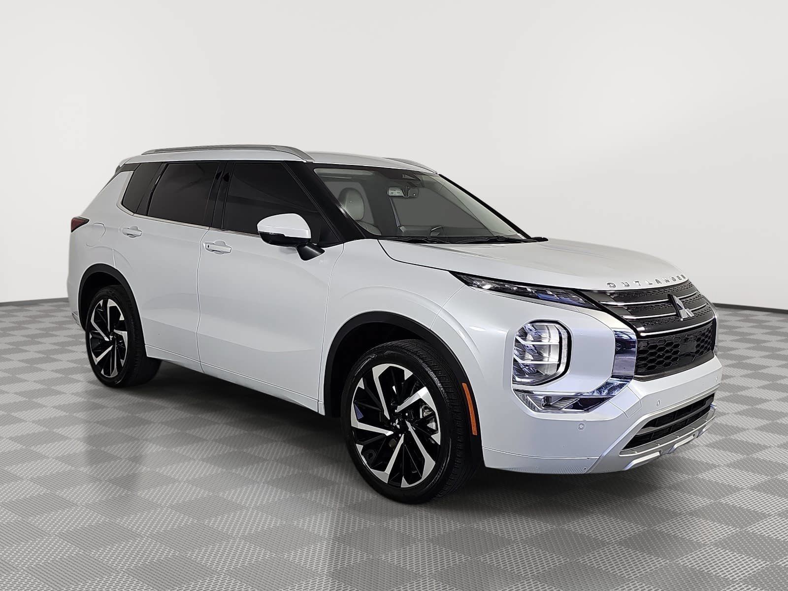 Used 2024 Mitsubishi Outlander SEL FWD image 2