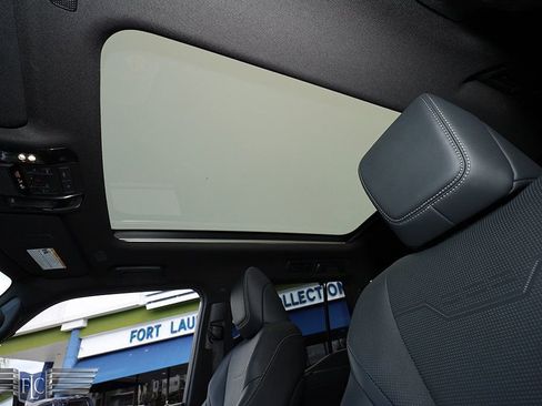 Used 2025 Lexus GX 550 image 23